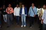 Shahrukh Khan limps back to mumbai post his London Fan Schedule on 3rd April 2015